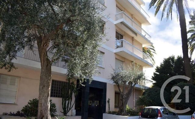 Afficher la photo en grand Appartement F1 à vendre - 1 pièce - 32.0 m2 - NICE - 06 - PROVENCE-ALPES-COTE-D-AZUR - Century 21 Optimmo